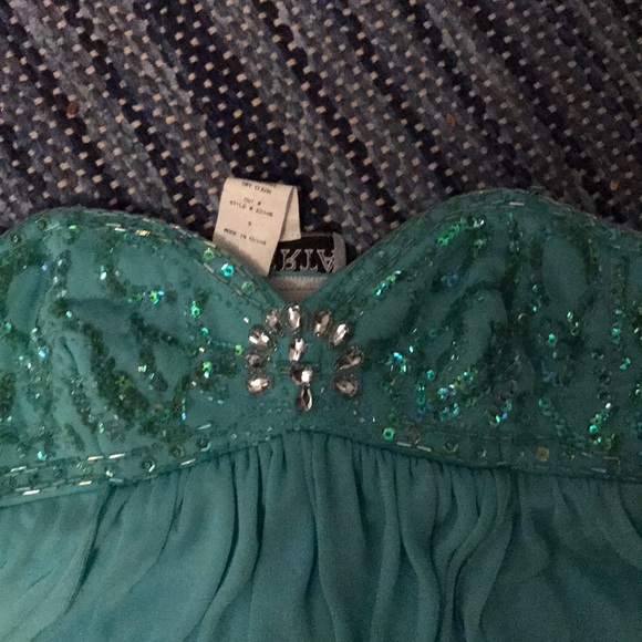 Never worn dress - Picture 2 of 4